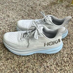 Hoka Women’s Clifton 9 in Nimbus Cloud/Ice Water size 8.5B